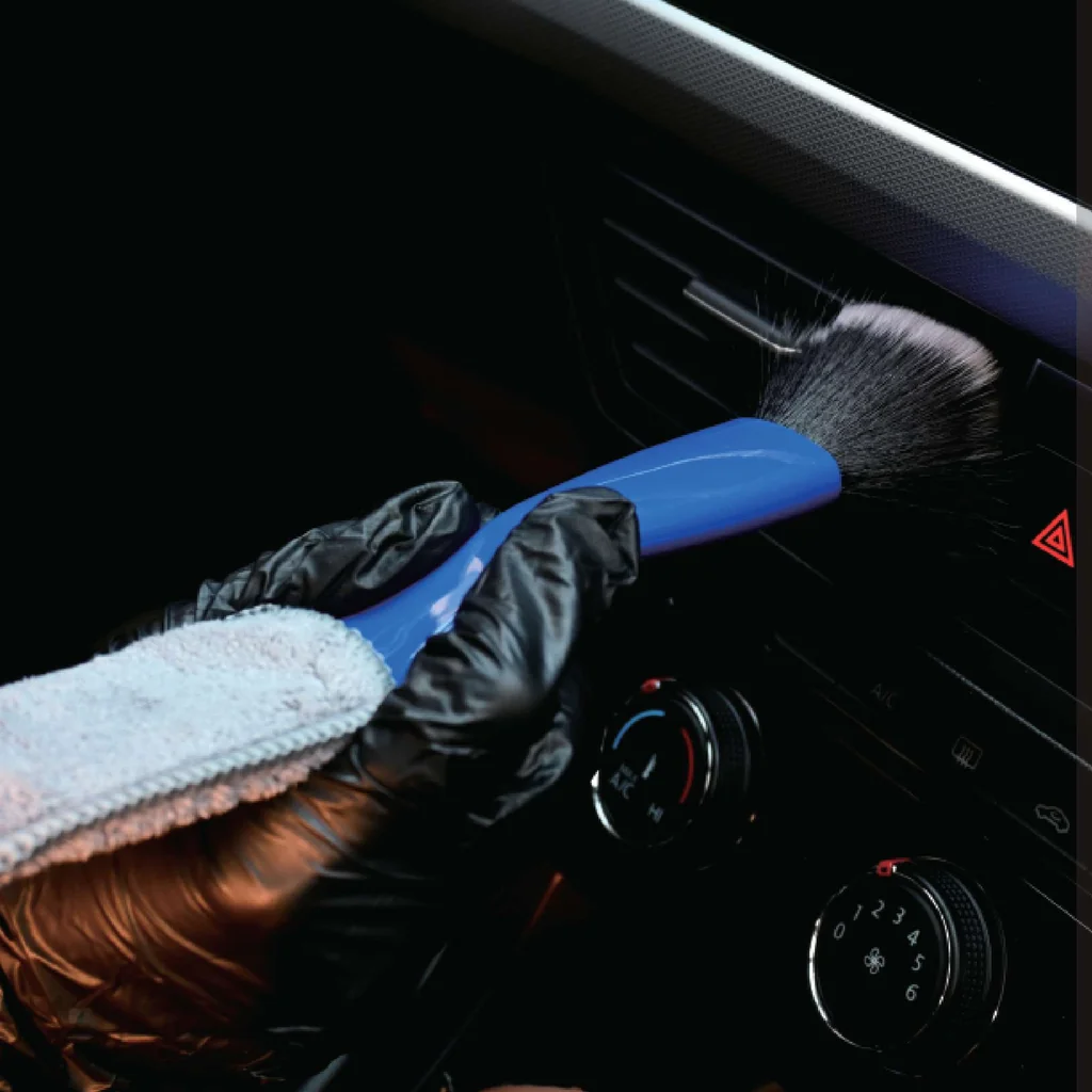 Double-ended brush for automotive detailing