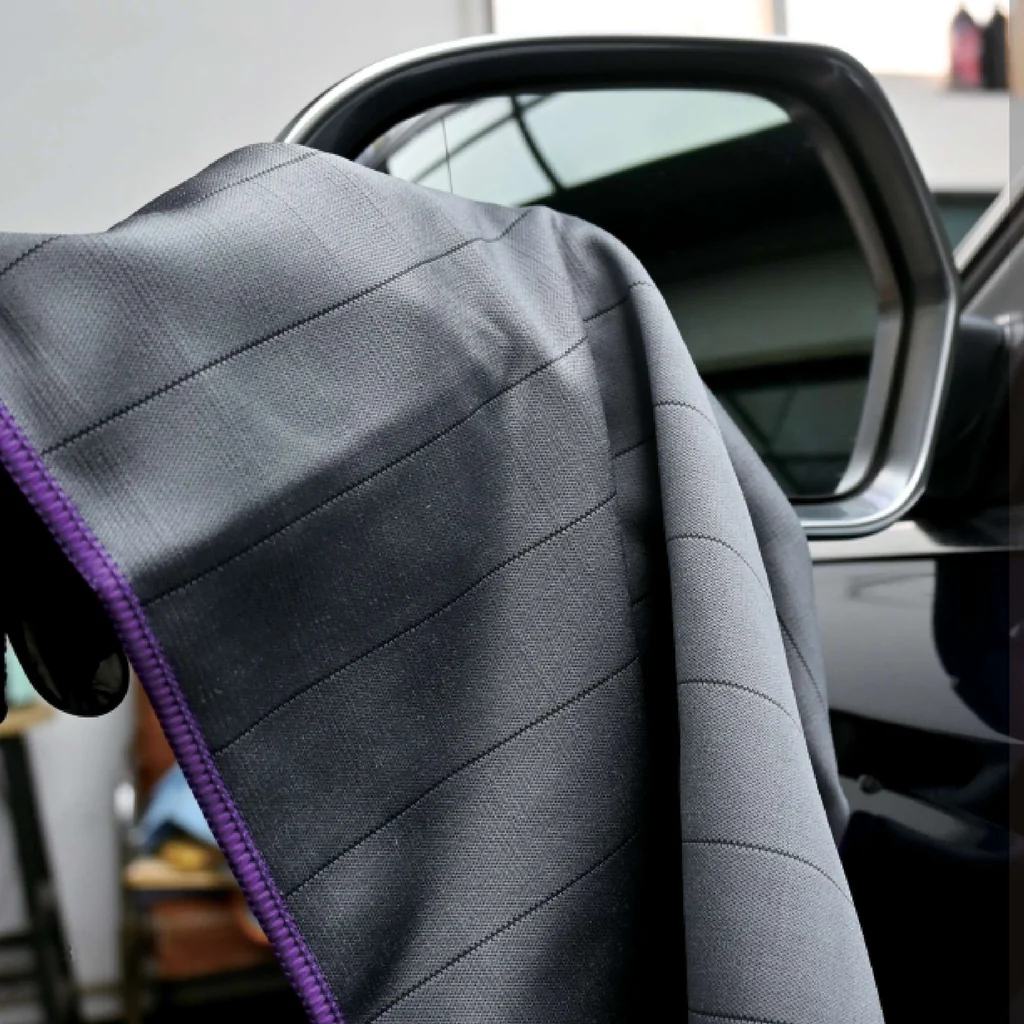 Microfiber glass cloth with a carbon-style texture
