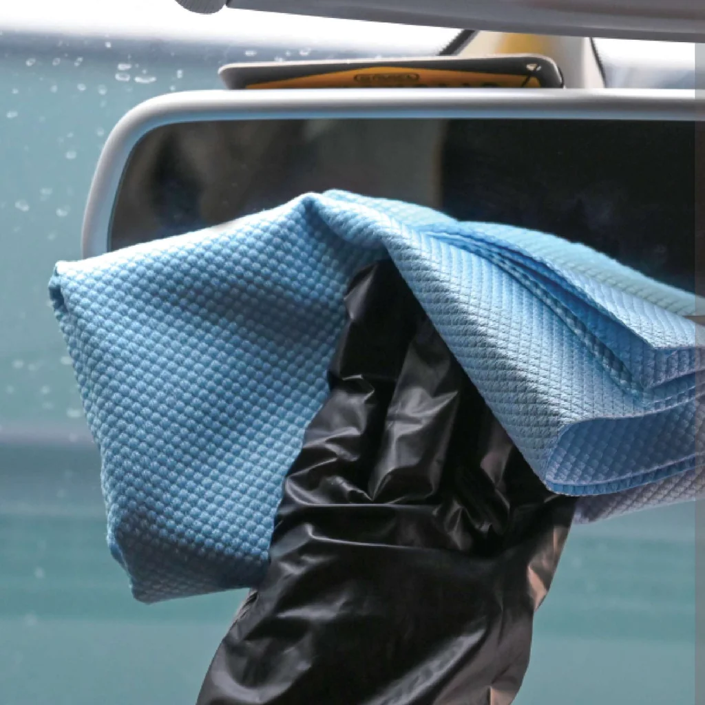 Microfiber glass cloth with a fish-scale pattern