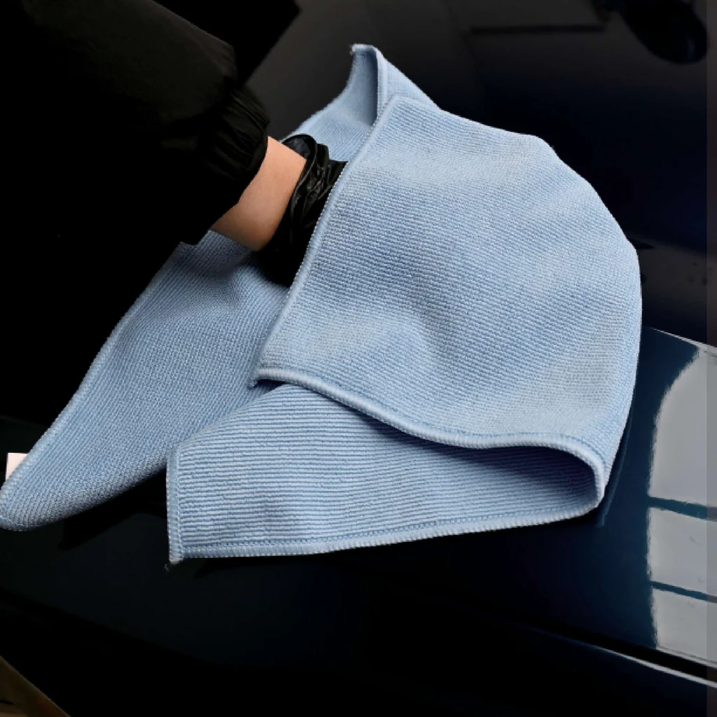 Microfiber cloth with a pearl-weave surface