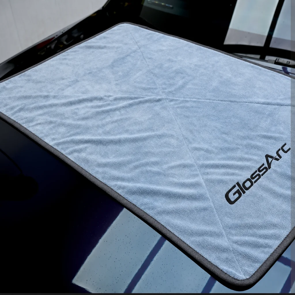 Short-pile weft-knit microfiber towel