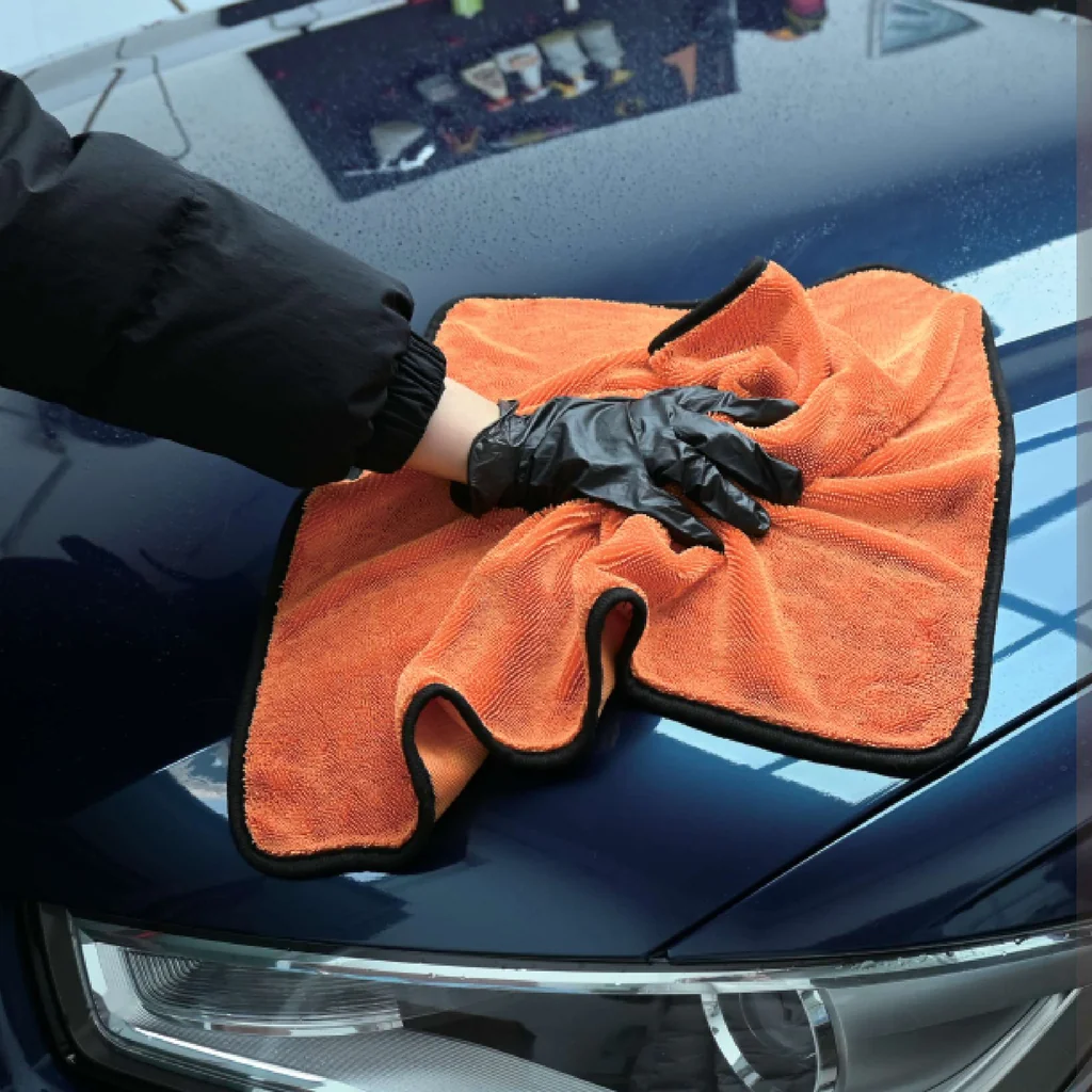 Single-sided twisted-loop microfiber drying towel